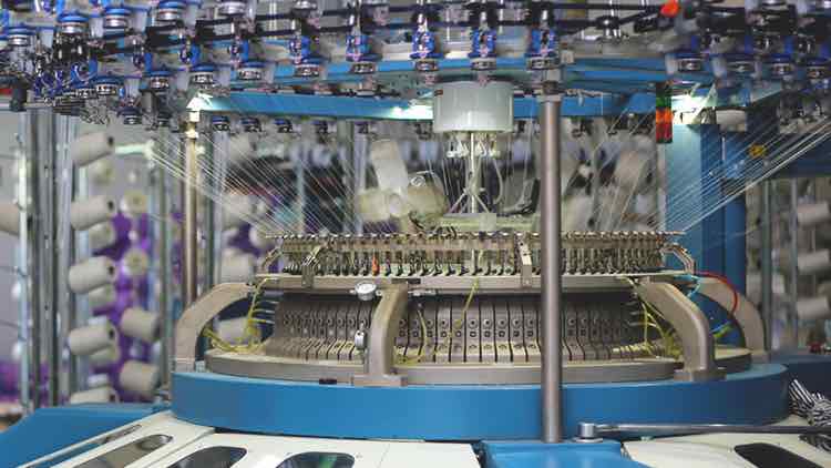 Sri Lankan knitters help meet rising PPE demand